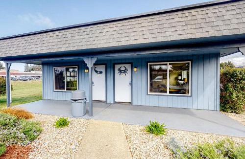 Bandon House | Lamplighter Inn - Tropical Fish Cove and Octopus Encounter