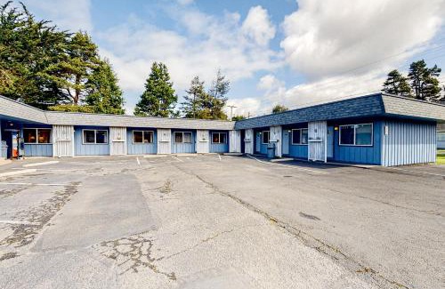 Bandon House | Lamplighter Inn - Tropical Fish Cove and Octopus Encounter