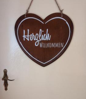 Friesau Apartment | Landhaus "Kühler Morgen", Komfortable 65 qm FeWo mit gehobener Ausstattung, Garten, baby- und kindgerecht
