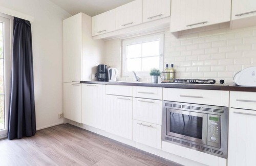 Avenhorn Ski Chalet | ✓ Landhuis at Park Westerkogge ✓ Holiday home for 4 people ✓ Located in Berkhout (North Holland) ✓ Waterfront holiday resort ✓ Book directly at the resort