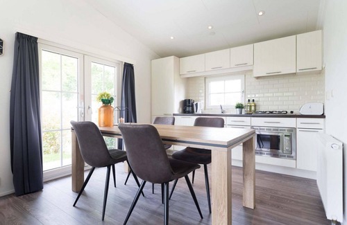 Avenhorn Ski Chalet | ✓ Landhuis at Park Westerkogge ✓ Holiday home for 4 people ✓ Located in Berkhout (North Holland) ✓ Waterfront holiday resort ✓ Book directly at the resort