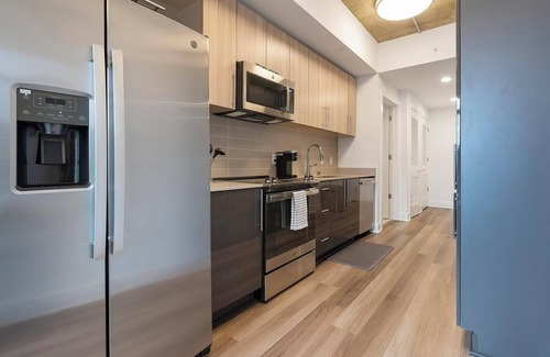 Baileys Crossroads Apartment | Landing | Amazing 1BD, Game Room, Gym