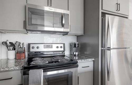 McNeil Apartment | Landing | Amazing 1BD, Gym, Pool