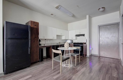 Tobin Hill Apartment | Landing | Amazing 1BD, Pool, Courtyard