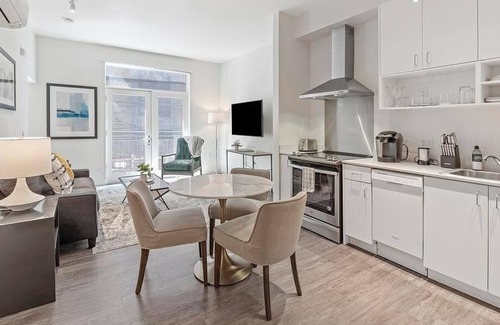 Midtown Sacramento Apartment | Landing at Ice House Midtown - 1 Bedroom in Midtown