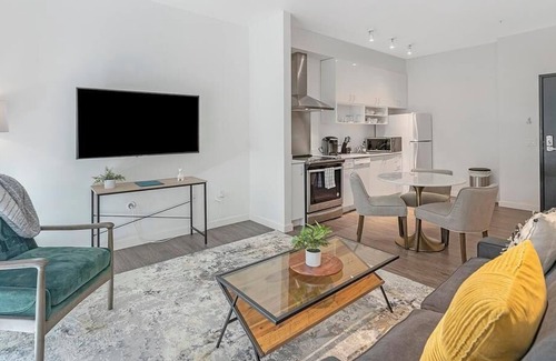 Midtown Sacramento Apartment | Landing at Ice House Midtown - 1 Bedroom in Midtown