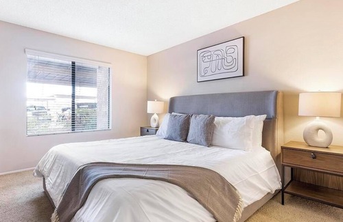 North Broadway Apartment | Landing at Madera Ridge - 1 Bedroom in Country Club