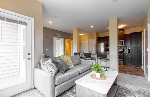 Ellicott City Apartment | Landing at Orchard Meadows Apartment Homes - 2 Bedrooms in Downtown Ellicott City