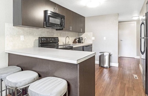 Longmont Apartment | Landing at Parkway Flats - 2 Bedrooms in Downtown Longmont