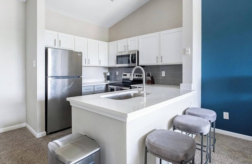 George Bush Park/Eldridge Apartment | Landing at Phillips Pass - 1 Bedroom in Westside