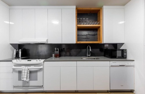 Uptown Apartment | Landing at Q21 - 1 Bedroom in Northwest Portland