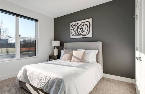 Blue Ash Apartment | Landing at The Approach at Summit Park - 3 Bedrooms in Downtown Blue Ash