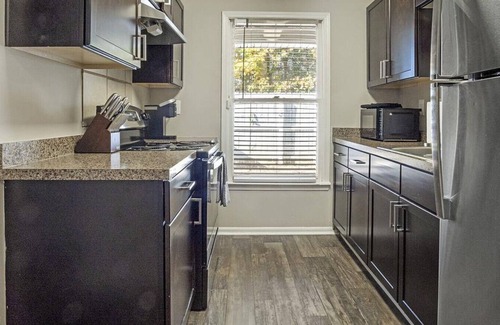 Ellenwood Apartment | Landing at The Park at London - 2 Bedrooms in Morrow