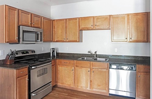 Sweetbriar Apartment | Landing | Beautiful 1BD, Gym, Pool