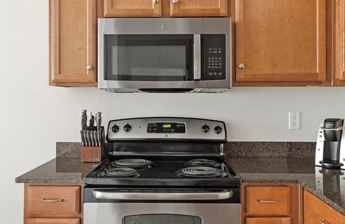 Sweetbriar Apartment | Landing | Beautiful 1BD, Gym, Pool