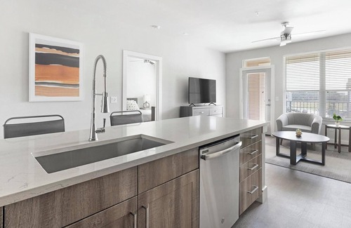 Katy Apartment | Landing | Beautiful 1BD, Gym, Clubhouse