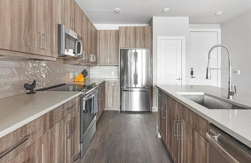 Katy Apartment | Landing | Beautiful 1BD, Gym, Clubhouse