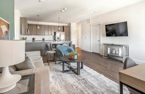 Stone Oak Apartment | Landing | Beautiful 2BD, Gym, Pool