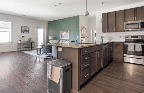 Stone Oak Apartment | Landing | Beautiful 2BD, Gym, Pool