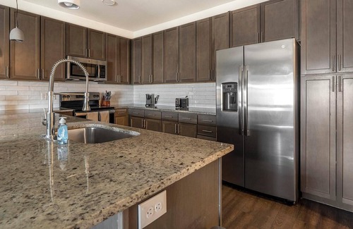 Stone Oak Apartment | Landing | Beautiful 2BD, Gym, Pool