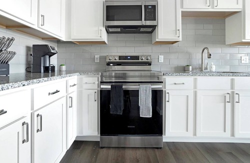Northwest Columbus Apartment | Landing | Beautiful 2BD, Gym