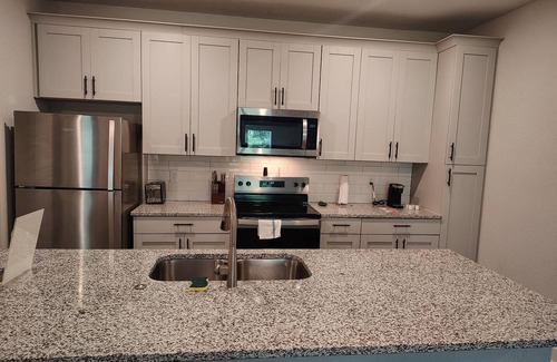 Newberry Apartment | Landing | Chic 2BD, Gym, Pool
