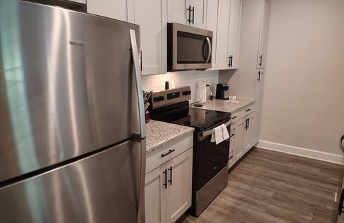 Newberry Apartment | Landing | Chic 2BD, Gym, Pool