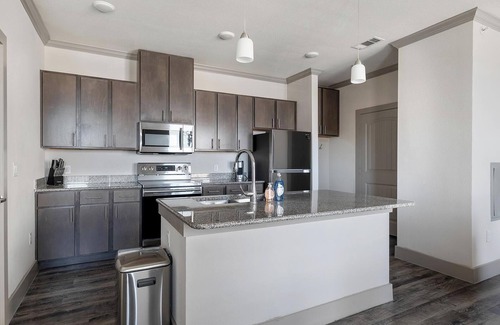 Manor Apartment | Landing | Modern 1BD, Pool, Clubhouse
