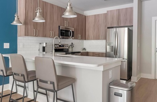 Town Center Apartment | Landing | Modern 1BD, Rooftop Lounge, Gym