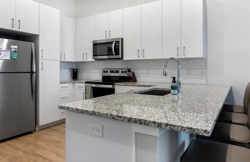North Kansas City Apartment | Landing | Modern 1BD, Yoga Studio, Pool