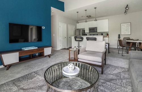 Northwest Columbus Apartment | Landing | Modern 2BD, Gym
