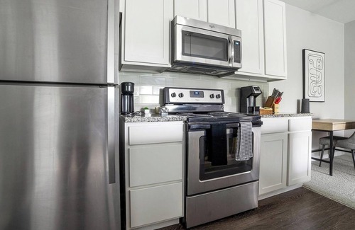Northwest Columbus Apartment | Landing | Modern 2BD, Gym