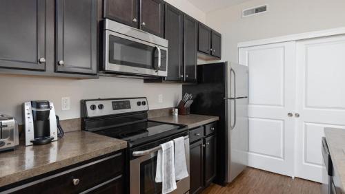 Lewis Center Apartment | Landing Modern Apartment with Amazing Amenities (ID4409X99)
