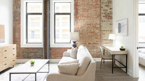 Five Points South Apartment | Landing Modern Apartment with Amazing Amenities (ID5790X42)