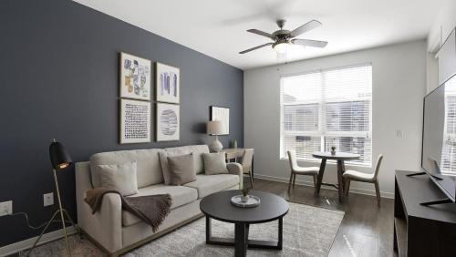 Mission Valley Apartment | Landing Modern Apartment with Amazing Amenities (ID8777X46)