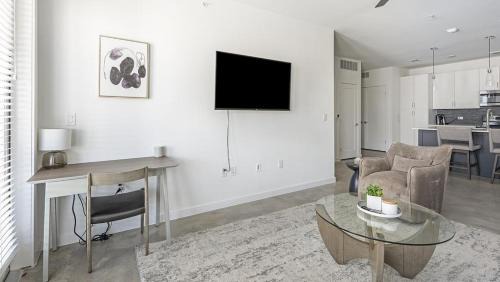 Austin Apartment | Landing Modern Apartment with Amazing Amenities ID1804X66