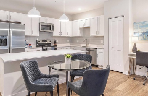 Willow Springs Apartment | Landing | Spectacular 2BD, Clubhouse, Pool