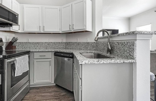 Stone Oak Apartment | Landing | Spectacular 1BD, Gym