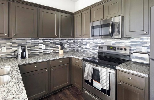 Richmond Apartment | Landing | Stunning 1BD, Clubhouse, Gym