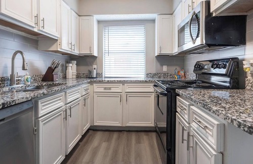 Southside Apartment | Landing | Stunning 2BD, Clubhouse, Gym