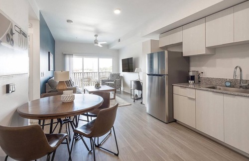 North Mountain Apartment | Landing | Stunning 2BD, Pool, Gym