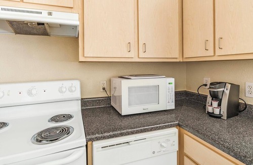 Southbelt/Ellington Apartment | Landing | Stylish 1BD, Clubhouse, Pool