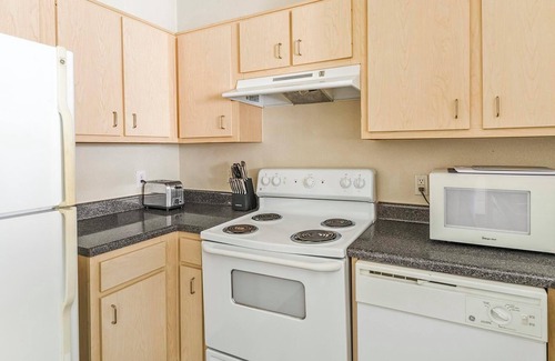 Southbelt/Ellington Apartment | Landing | Stylish 1BD, Clubhouse, Pool