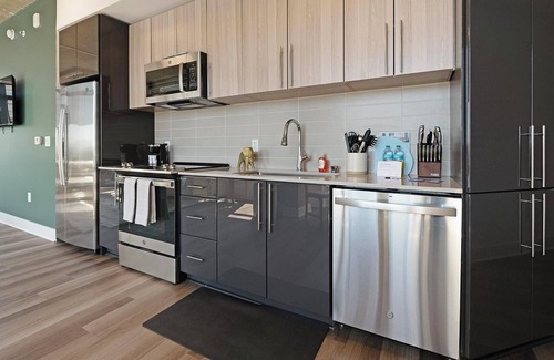 Baileys Crossroads Apartment | Landing | Stylish 2BD, Game Room, Gym
