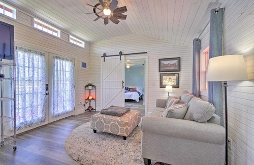 Sweetwater House | Landscape Views Sweetwater Country Cottage!
