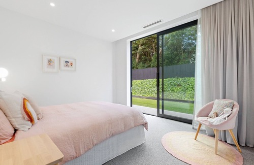 Red Hill South House | Langhaus (Heated Pool)