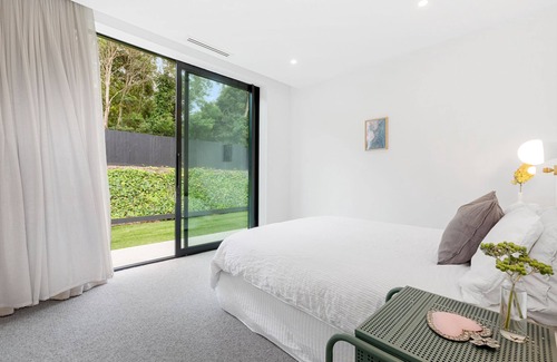 Red Hill South House | Langhaus (Heated Pool)