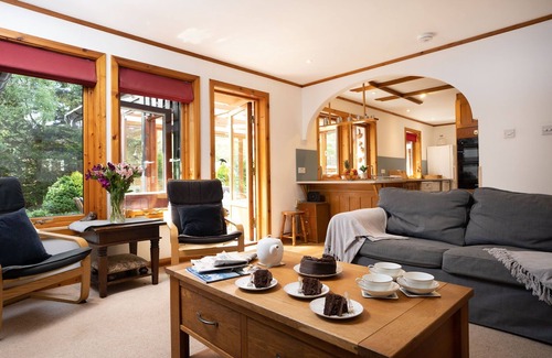 Nethy Bridge Cottage | Langrick - a bungalow that sleeps 10 guests in 5 bedrooms