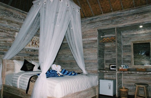 Mushroom Bay Cabin | Lanussa Hill Villa. Top Hill Villa with Sea Views