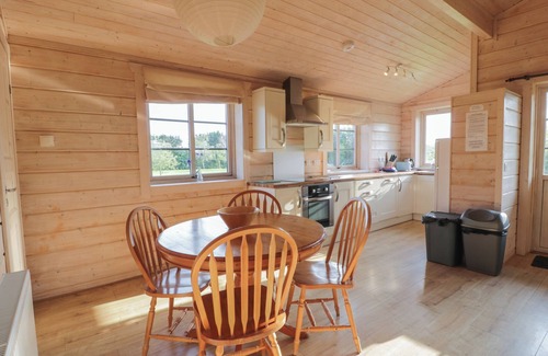 Kirkbean Cottage | LAPWING LODGE, pet friendly, with open fire in Southerness